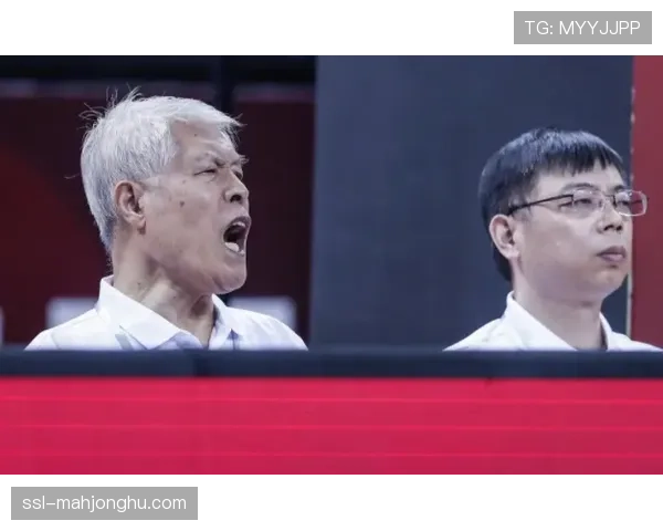 特写：更衣室里的蒋兴权指导，84岁高龄仍为浙江队进行战术点拨